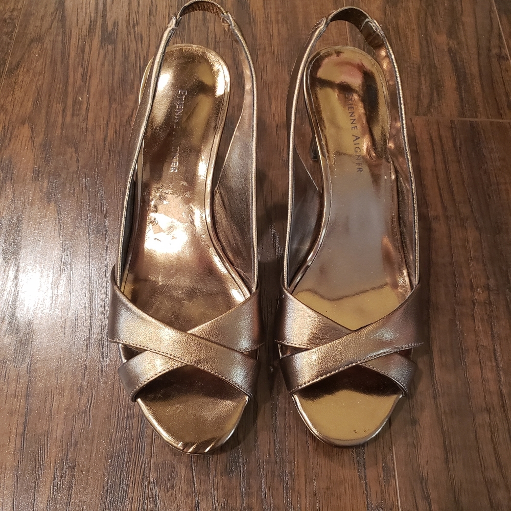 *5/$25* Etienne Aigner Gold Heels Sandals Size 6 - Picture 3 of 6